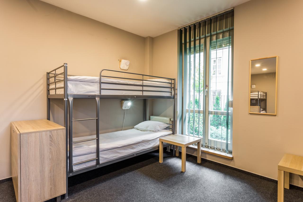 Greenwood Hostel Centrum Варшава Екстер'єр фото